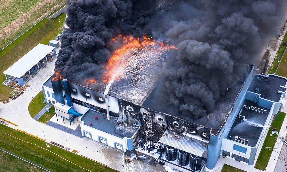 Incendio azienda visto dall'alto - cause incendi azienda