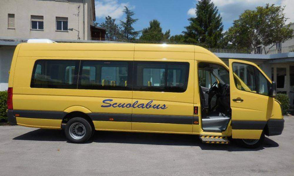 normativa scuolabus bus giallo per scuole medie e elementari